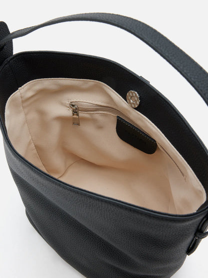 Tate 顆粒感釦飾牛皮包